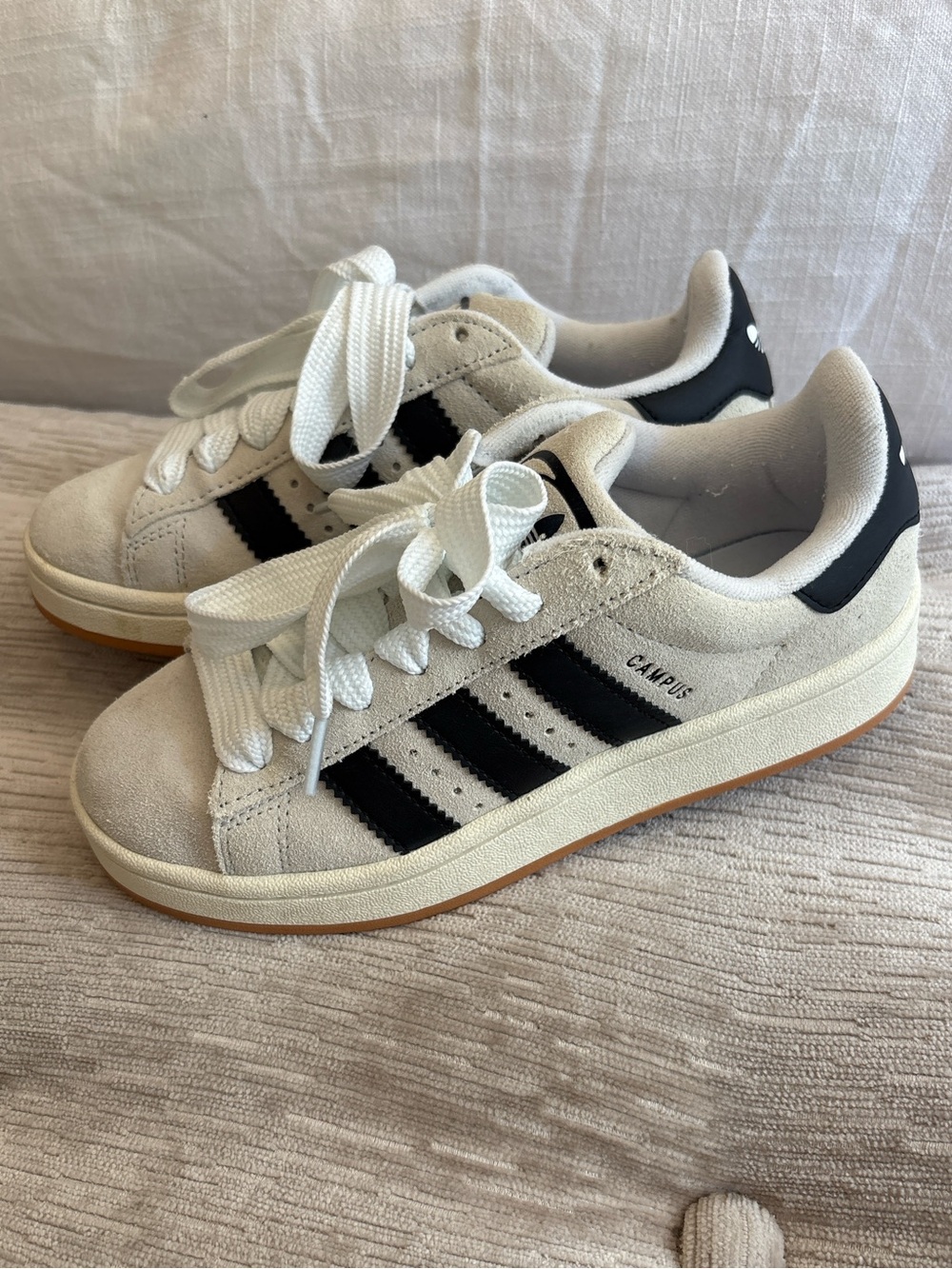 adidas women’s Campus Sneakers in gray and Black